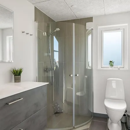 Lovely With Fjord View And Wilderness Bath Feriehus *