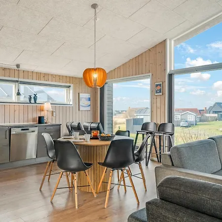 Lovely With Fjord View And Wilderness Bath Feriehus *