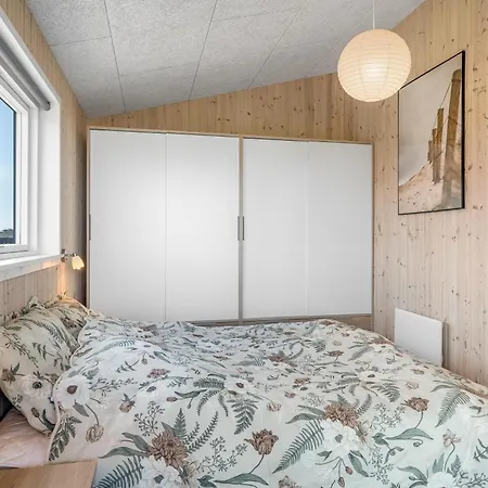 Feriehus Lovely With Fjord View And Wilderness Bath
