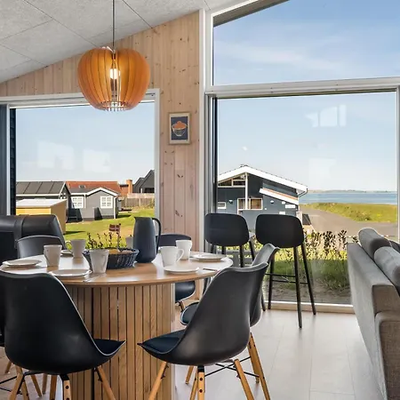 Lovely With Fjord View And Wilderness Bath Feriehus *