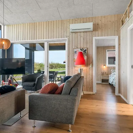 Lovely With Fjord View And Wilderness Bath Feriehus *