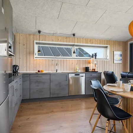 Lovely With Fjord View And Wilderness Bath 度假居