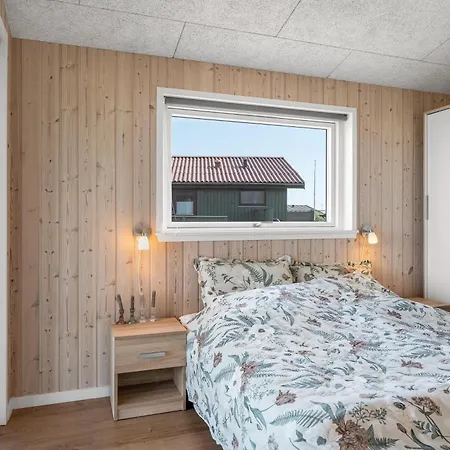 Feriehus Lovely With Fjord View And Wilderness Bath