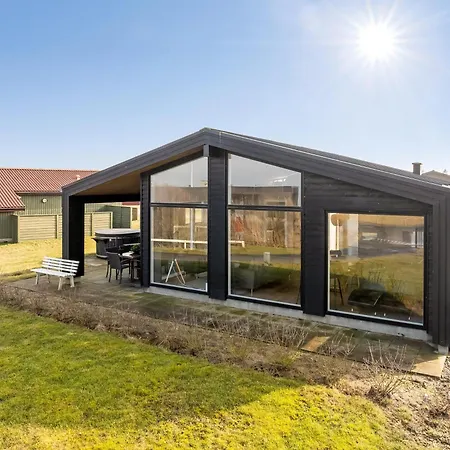 Lovely With Fjord View And Wilderness Bath Feriehus Vinderup