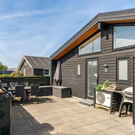 Lovely With Fjord View And Wilderness Bath